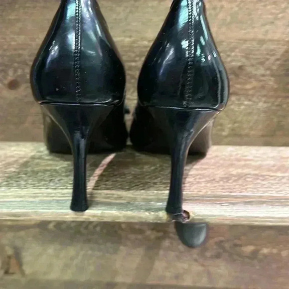 Tahari Peep Toe leather heels with bow on the front Size 8 - Picture 6 of 7